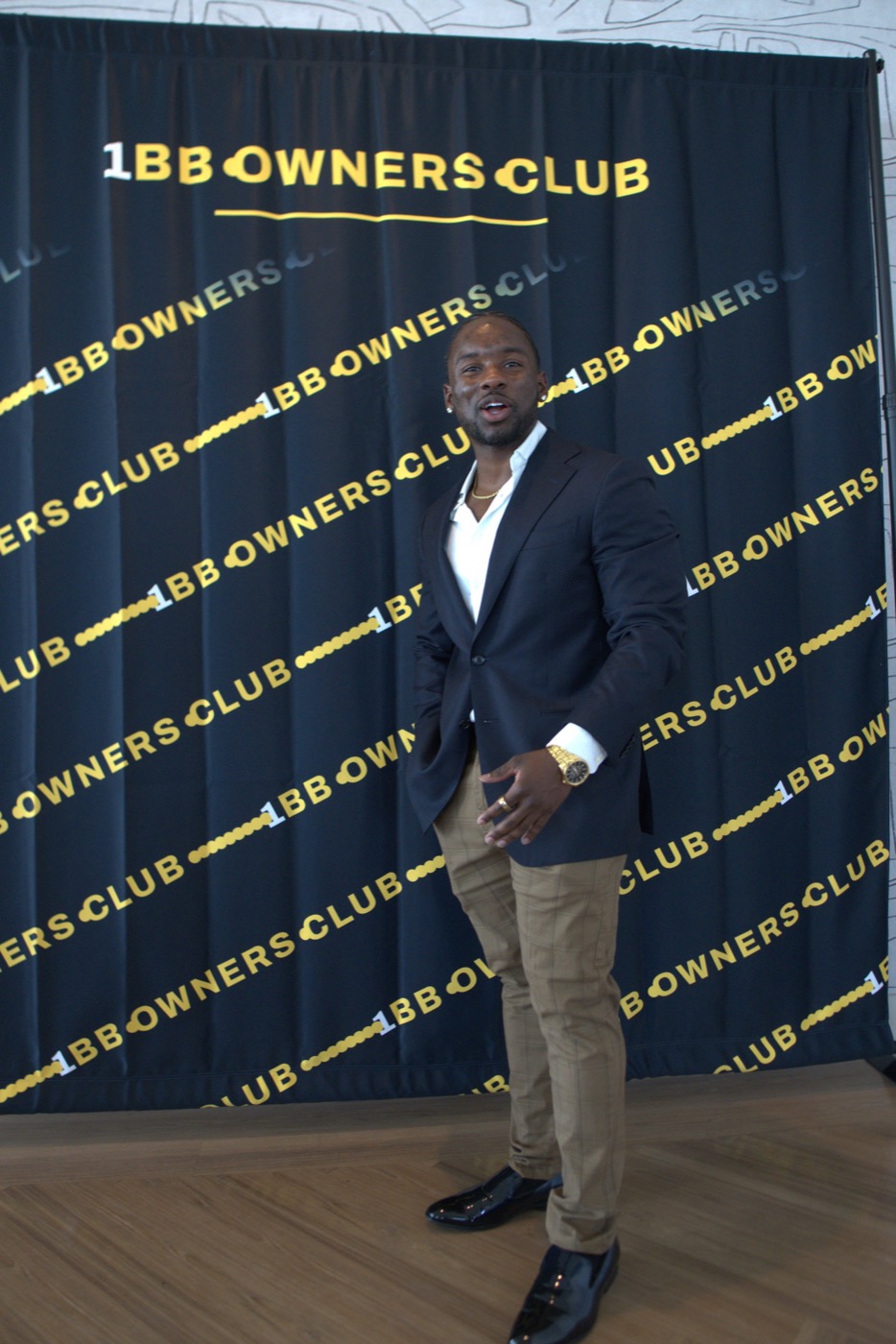 Drey Thomas at the 1BB Owners Club step and repeat